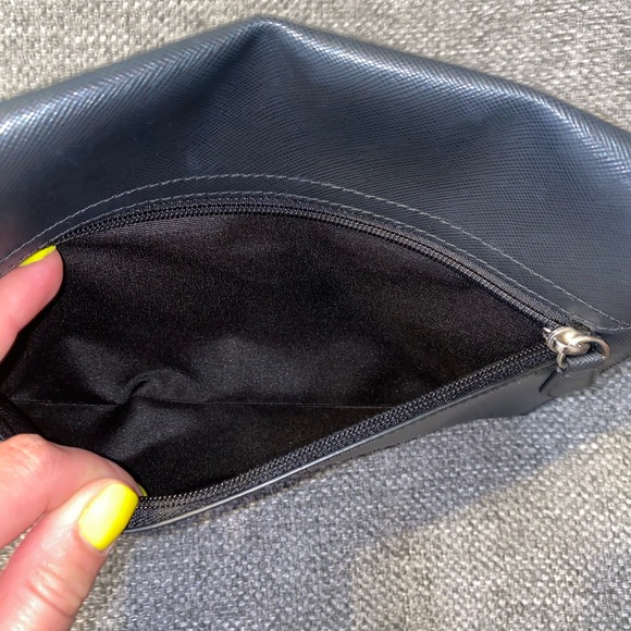 Coach Clutch - Picture 5 of 6